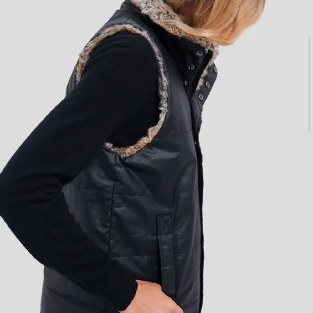 Tuckernuck Black Vest with Brown Fur Trim - Picture 4 of 9